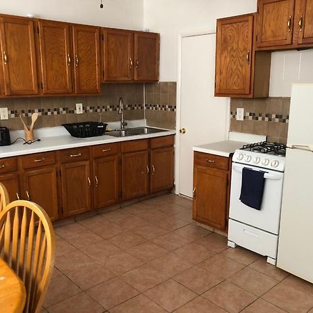 Private 2 Bedroom And 1 Bathroom House In A Quiet Area And Convenient To Nyc Bus And Train بيرث أمبوي المظهر الخارجي الصورة