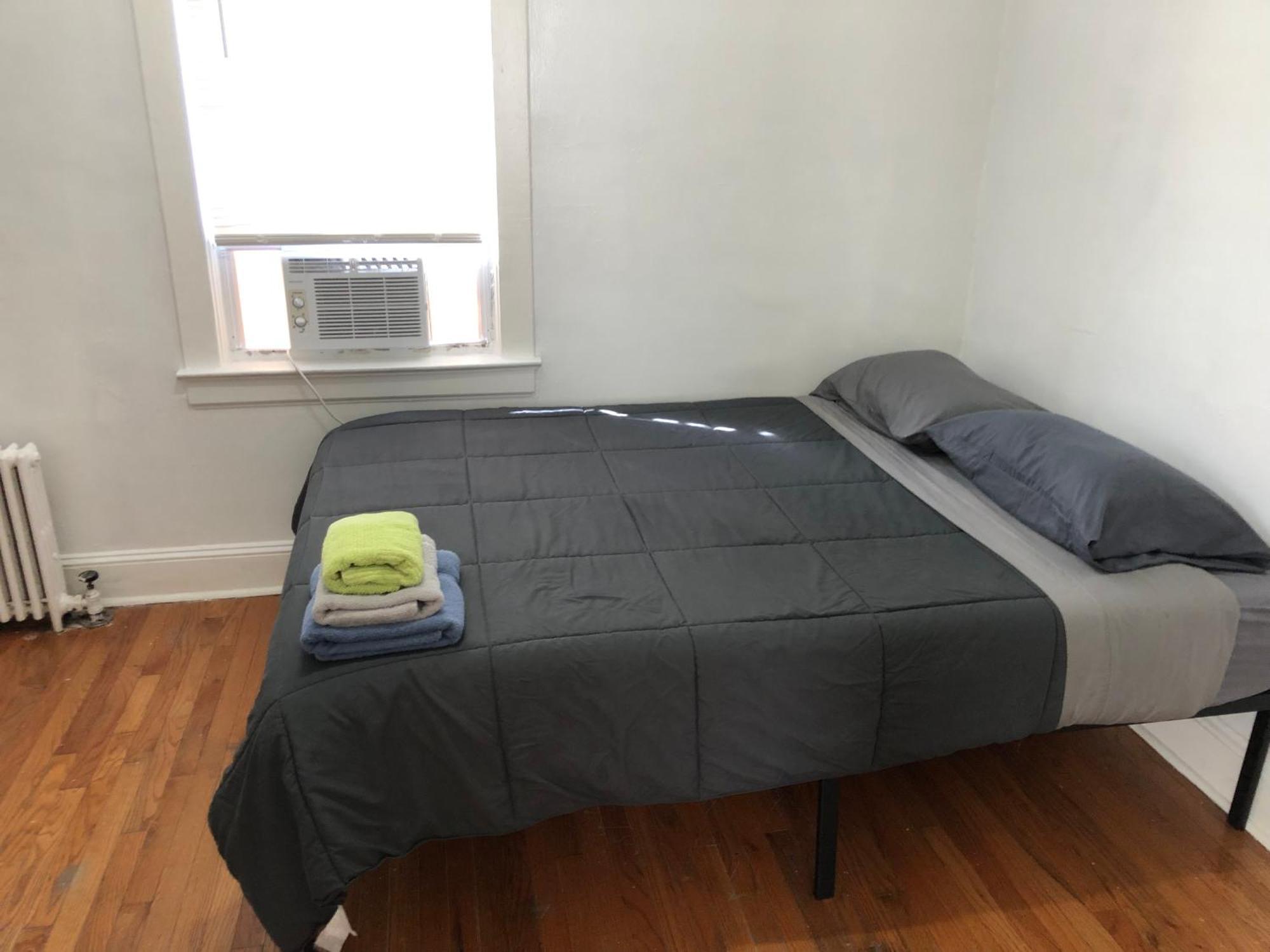 Private 2 Bedroom And 1 Bathroom House In A Quiet Area And Convenient To Nyc Bus And Train بيرث أمبوي المظهر الخارجي الصورة